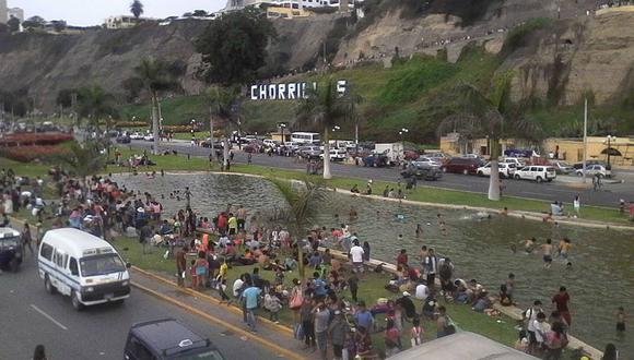 Chorrillos: usan pileta de la Costa Verde como piscina