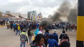 Puno: Universitarios bloquean vías, queman caseta e intentan tomar aeropuerto de Juliaca (VIDEO)