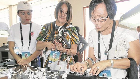 Piura: Visitantes APEC quedaron admirados de artesanos