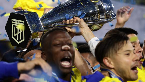 Luis Advíncula ganó la Liga Profesional junto a Boca Juniors. (Foto: AFP)