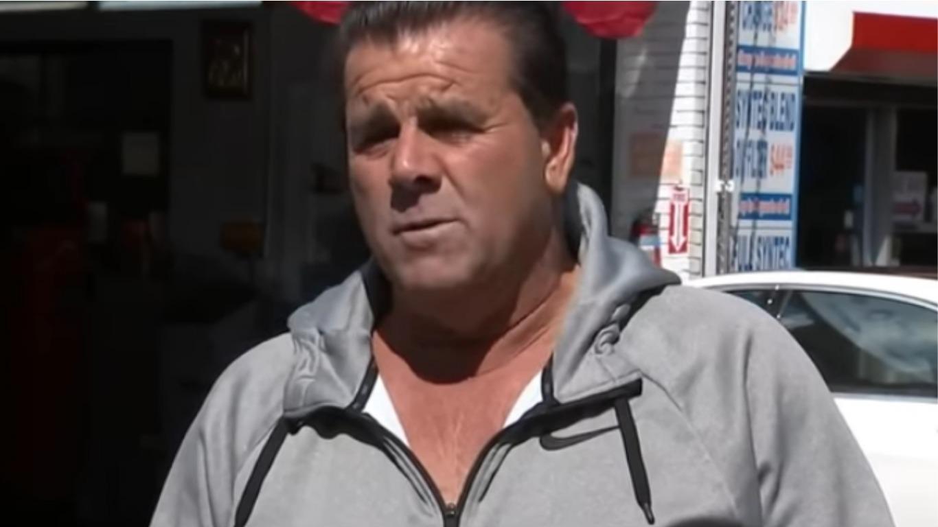 El estadounidense explicando el porqué tomó la decisión de perdonar la renta a sus inquilinos. Foto: NBC