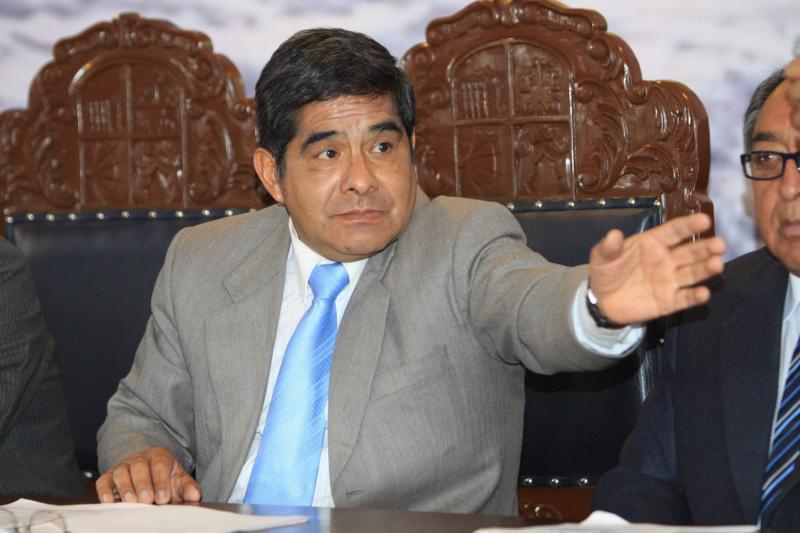 Alcalde presenta expediente técnico de Metro Wanka