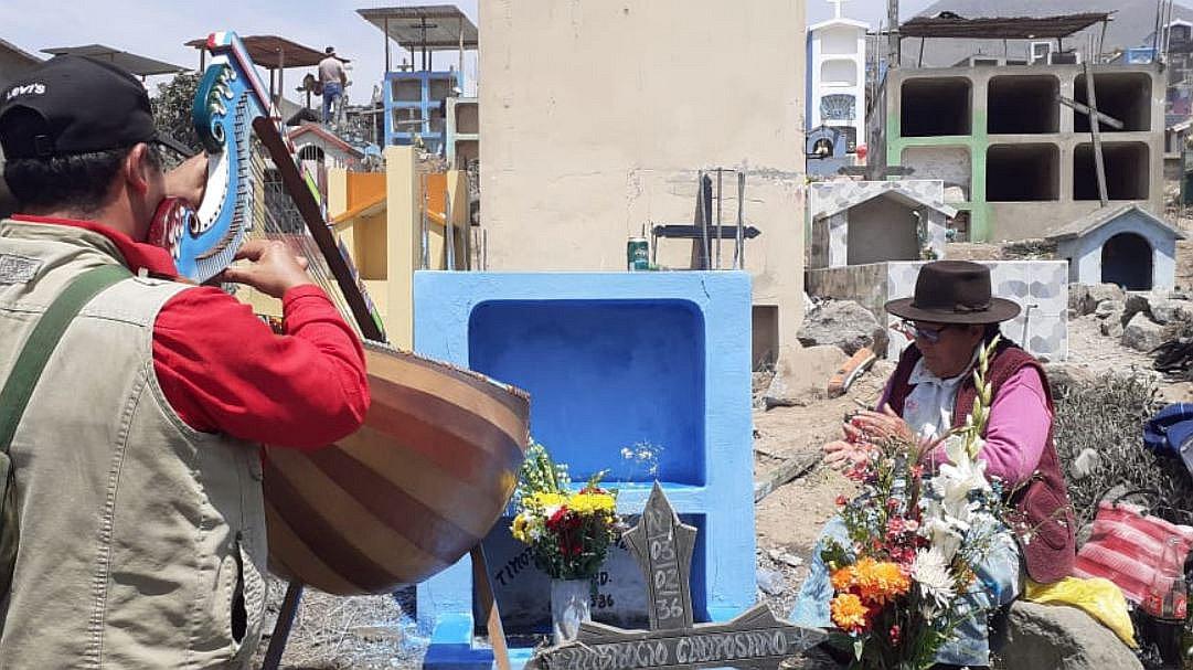 Día de Todos los Santos: Miles de personas acuden al cementerio Nueva Esperanza en VMT