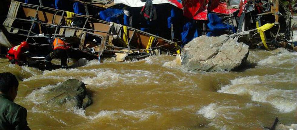 La Libertad: Ómnibus cae a abismo y deja decenas de personas fallecidas en Otuzco