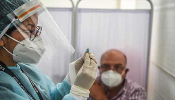 El Estado busca vacunar a 24.5 millones de peruanos adultos. (Foto: Ernesto Benavides/AFP)