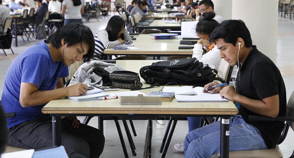 Presentan iniciativa de ley para que proceso de titulación en