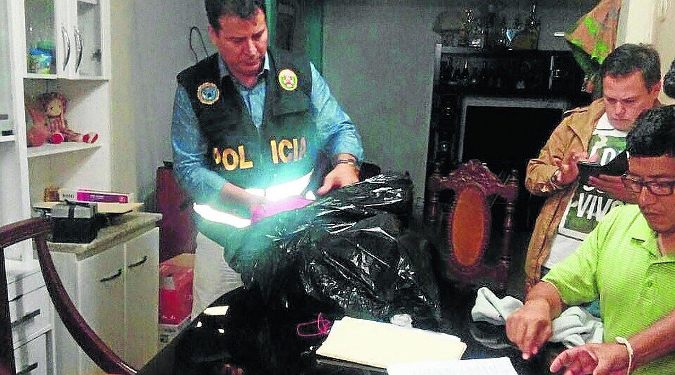 Fiscales allanan varias viviendas de implicados en la red de corrupción