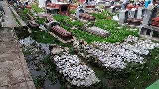 Riachuelo se filtra dentro de cementerio general antiguo en Huancavelica