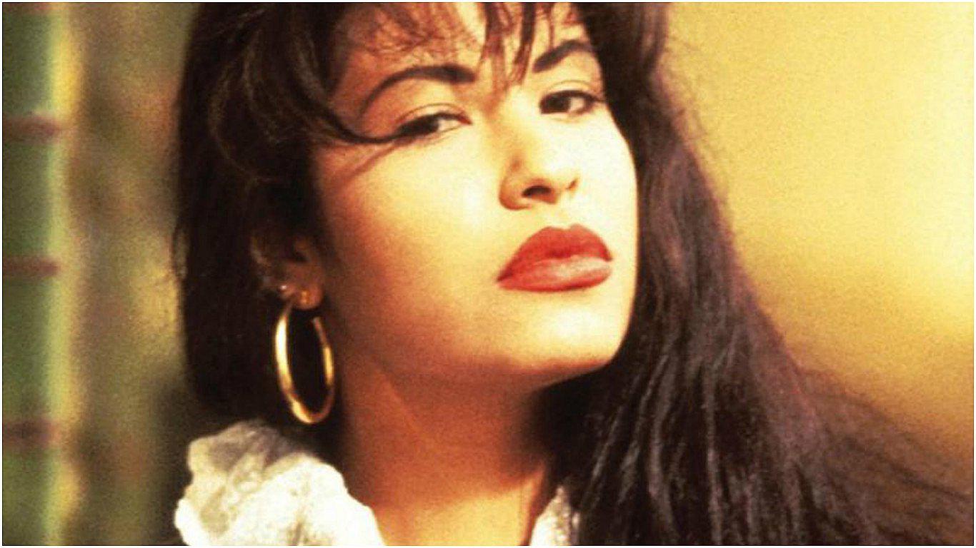 Revelan fotografía inédita del funeral de Selena Quintanilla 