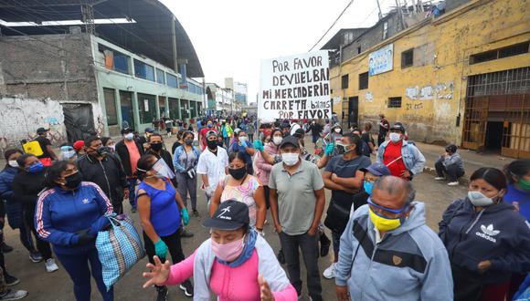 Comerciantes protestan en la calle tras operativo en el mercado La Paradita. (Fotos: GONZALO CÓRDOVA/GEC)