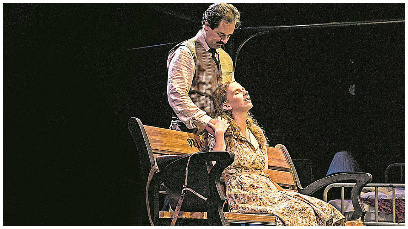 Los dilemas de la moral en el teatro: Un informe sobre la banalidad del amor 