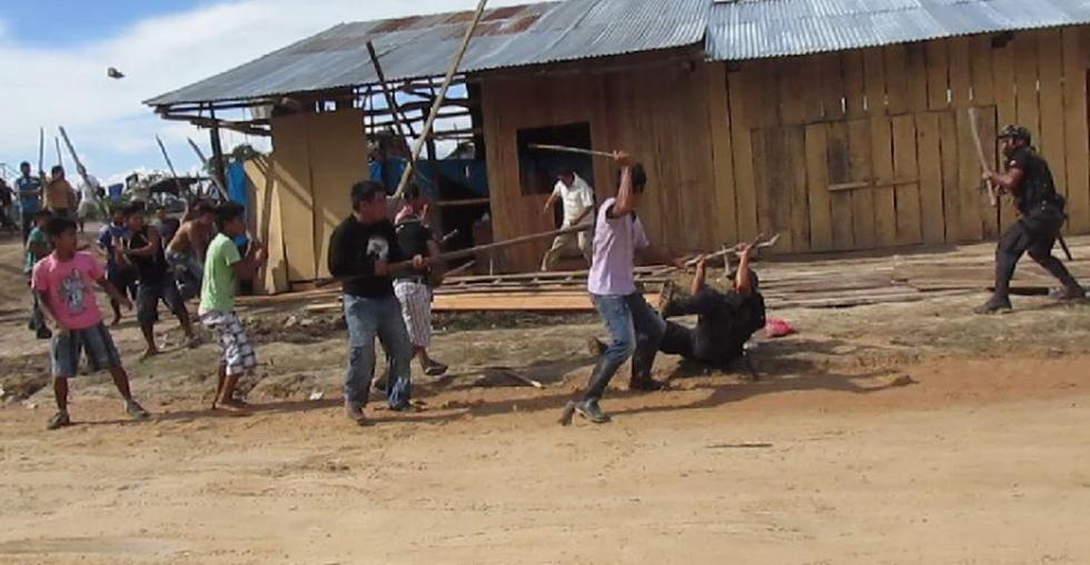 Iquitos: Pobladores "masacran" a policías (VIDEO)