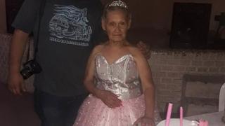 Anciana celebró su fiesta de quince años a la edad de 79 