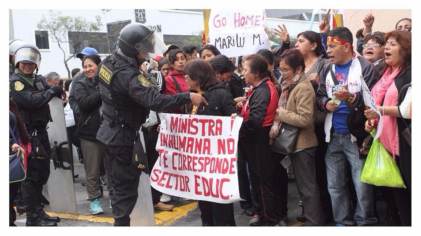 Maestros planean presionar a Fuerza Popular para conseguir censura de Martens