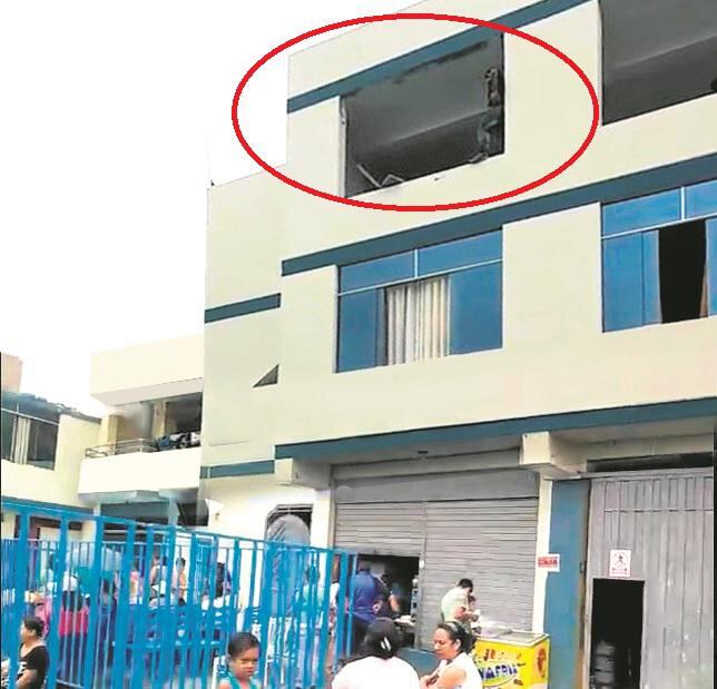 César Acuña vivirá en casa con piscina pública (VIDEO)