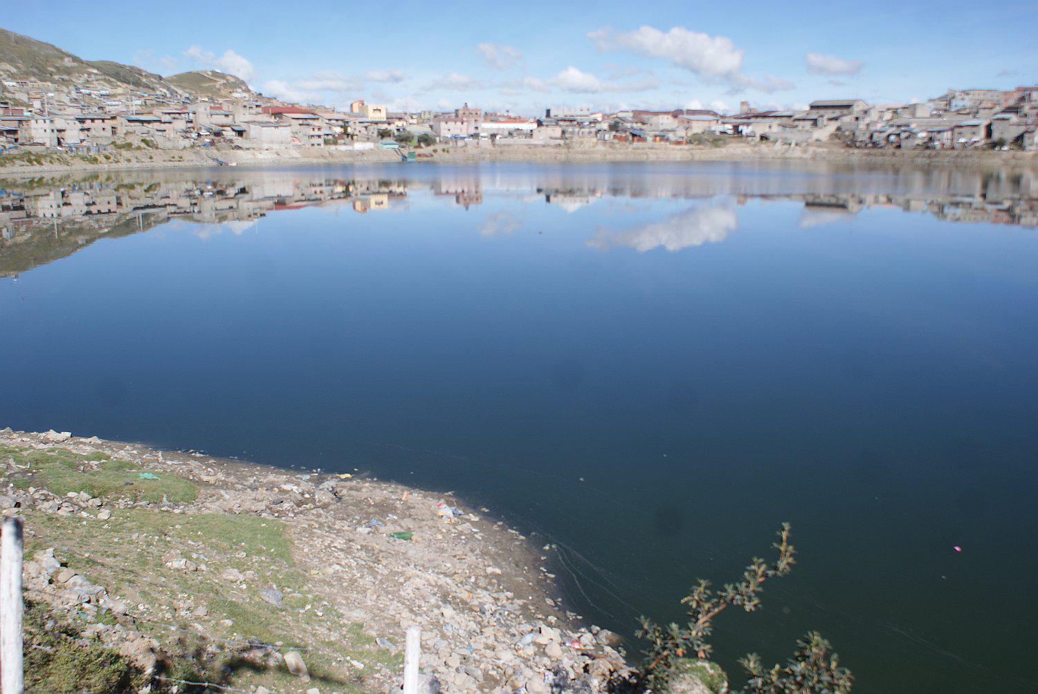 Malestar por olores nauseabundos en laguna Patarcocha