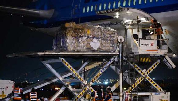 El cargamento llegó al aeropuerto Jorge Chávez del Callao pasadas las 7 p. m. Foto: Minsa