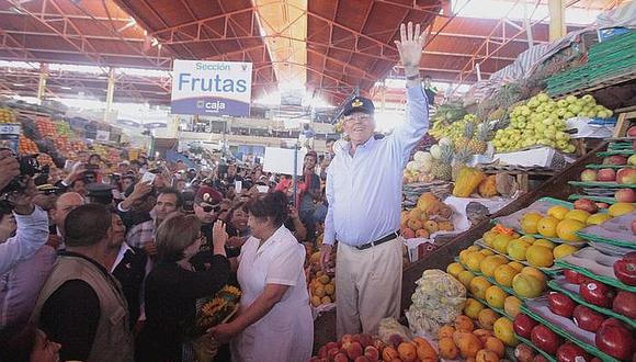 Comerciantes del mercado San Camilo decepcionados de PPK por incumplimiento
