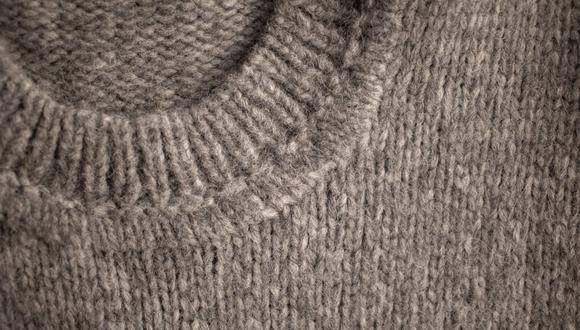 Las bolitas o pelotitas aparecen en prendas hechas con lana o algodón. Estas se pueden eliminar con trucos caseros. (Foto: Monstera / Pexels)