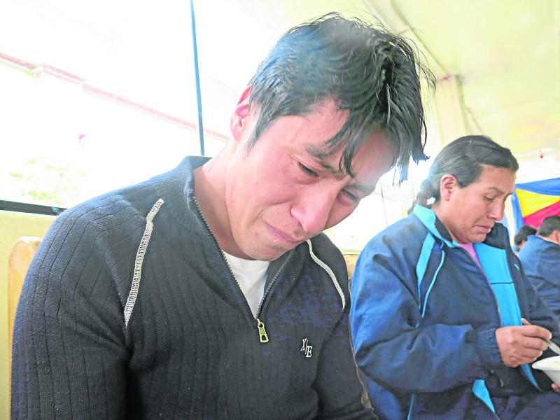 Docente muerta "derrama lágrimas" en su velorio 