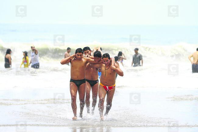 Agentes de salvataje realizaron 25 rescates de bañistas en las playas de Camaná e Islay