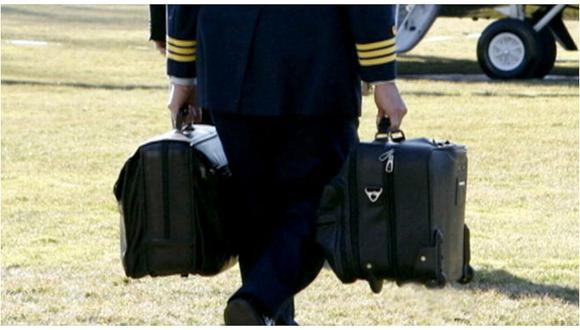 ¿Quién transporta el maletín nuclear de Donald Trump? (FOTO)