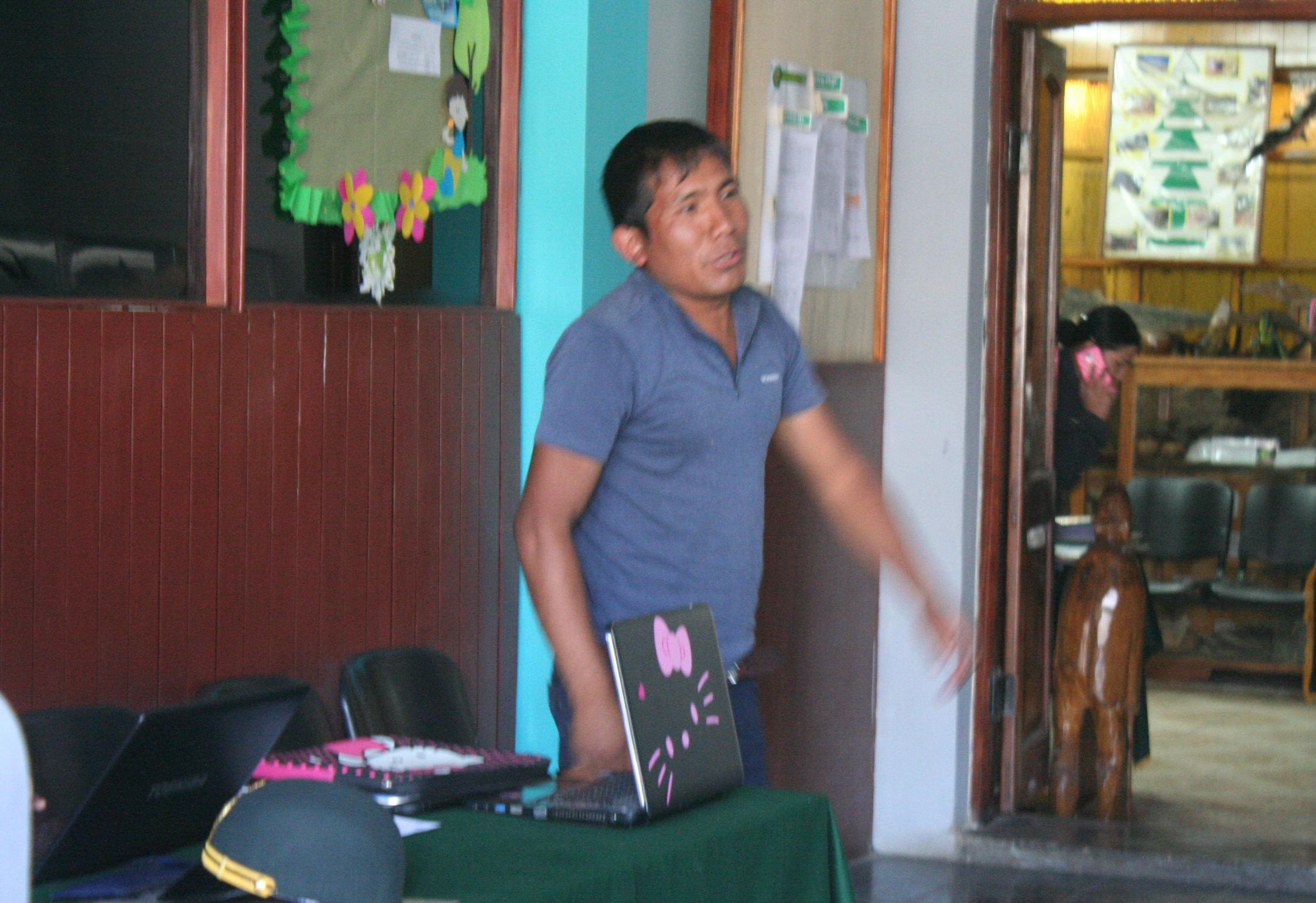 Comerciante vendía grasa de pollo diciendo que era de boa 