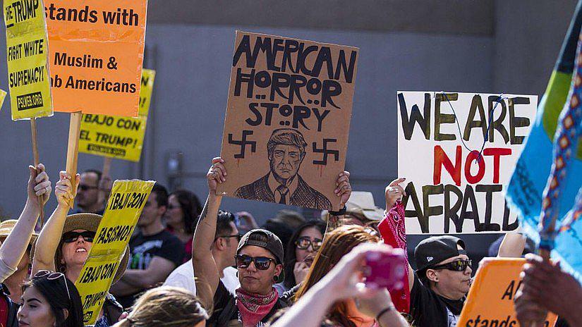 EEUU: Miles de personas protestan gritando que Donald Trump no es su presidente