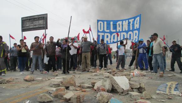 Sindicalistas bloquean vía Chiclayo - Lambayeque
