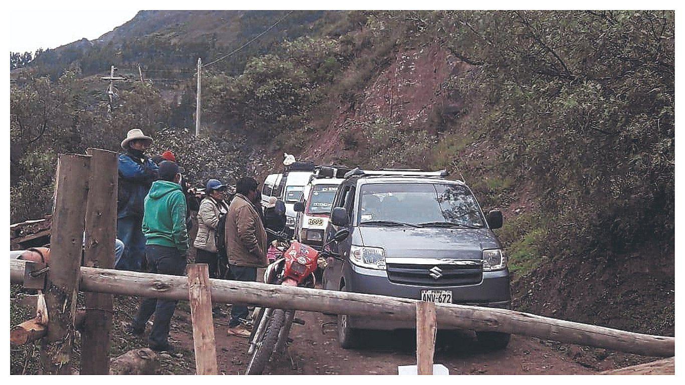 Ronderos impiden pase de vehículos a su pueblo en provincia de Pomabamba