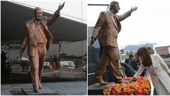 Estatua de Néstor Kirchner de Ecuador es retirada por ser considerada "símbolo de la corrupción"