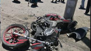 Yunguyo: Motociclista se salva de milagro tras ser atropellado por una camioneta