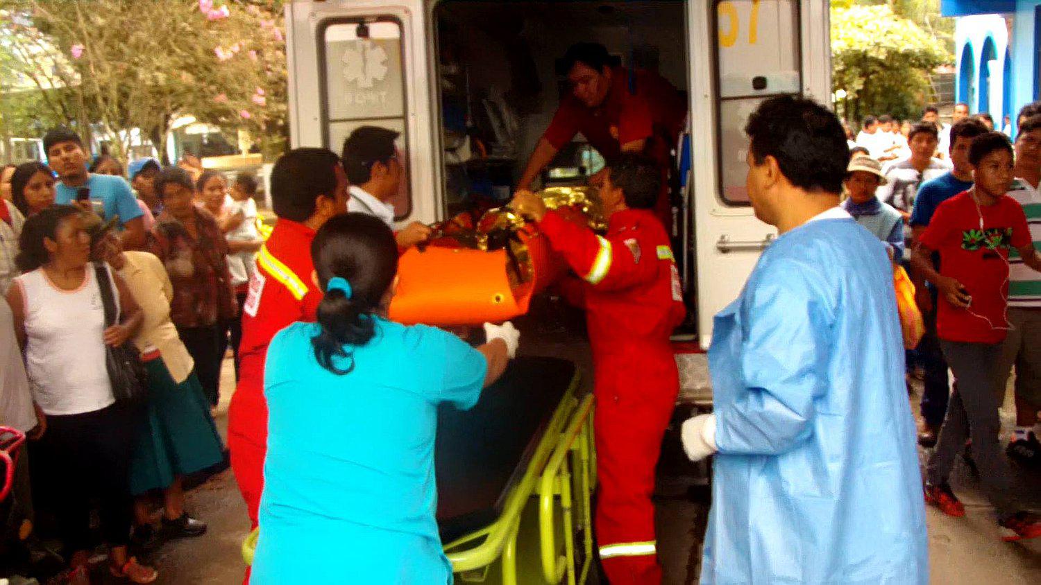 Bus que cubría la ruta Cusco - La Paz se vuelca en Juliaca