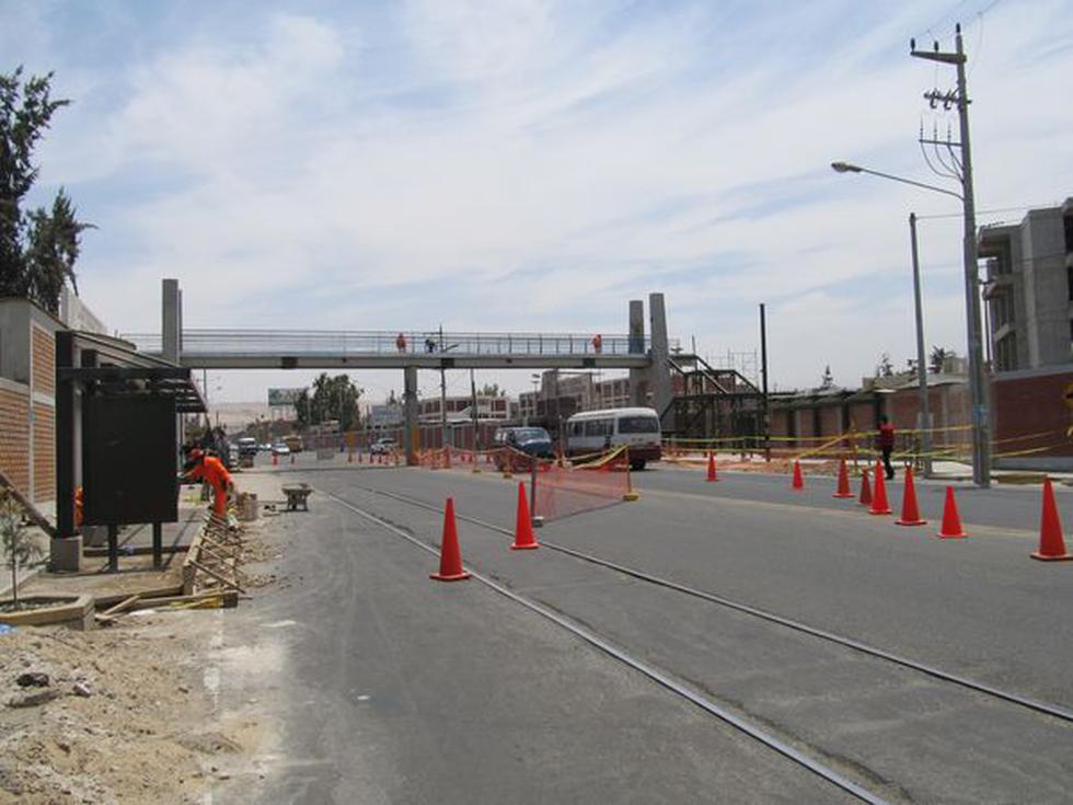 Puente de avenida Cusco sin rampas de acceso