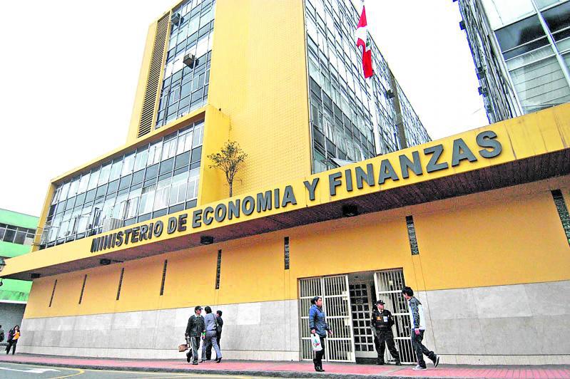El MEF reduce crecimiento a 4.2%