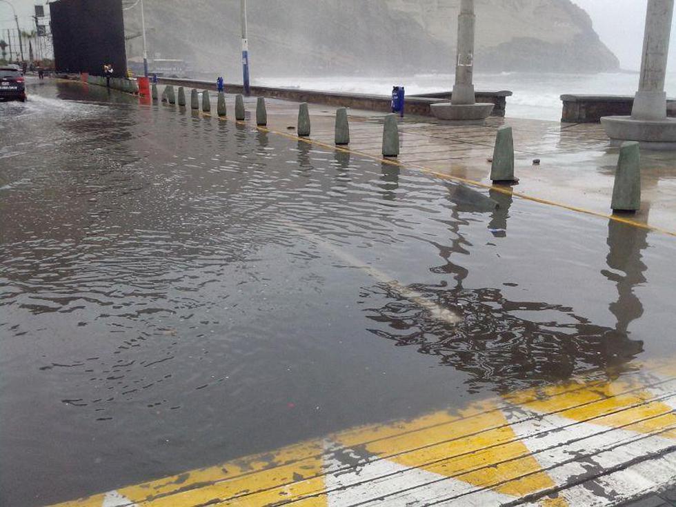 Oleaje anómalo en la costa peruana: 40 casas inundadas y embarcaciones volteadas