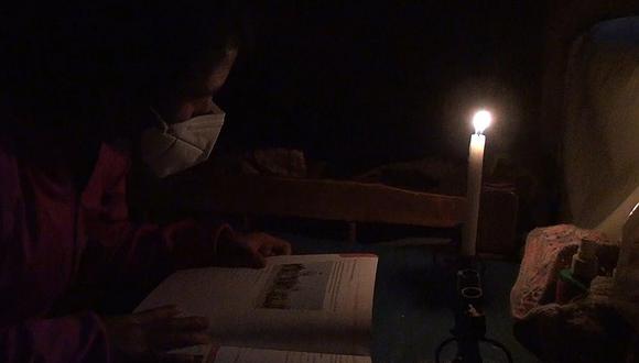 Viviendo a la luz de una vela en Huancavelica