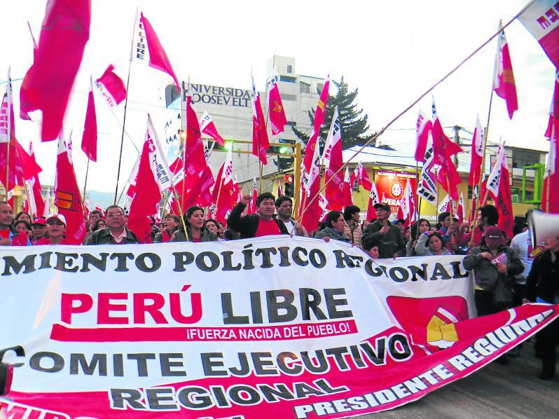 Portátiles en guerra de arengas y baile de santiago 