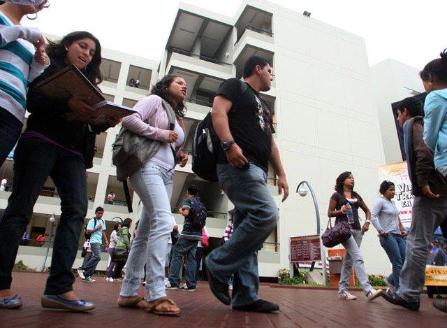 Más de 3500 procesos de acreditación de colegios, institutos y universidades en suspenso