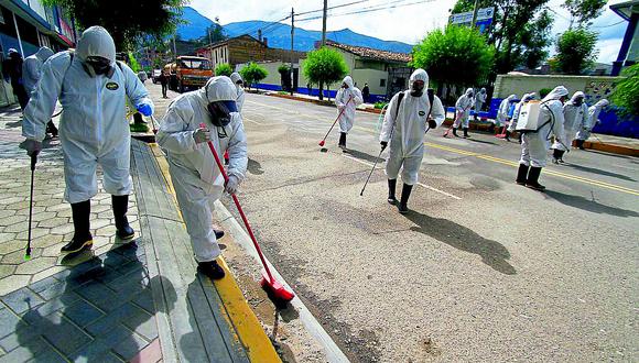Fumigan principales calles de Huancayo y Chilca para evitar virus
