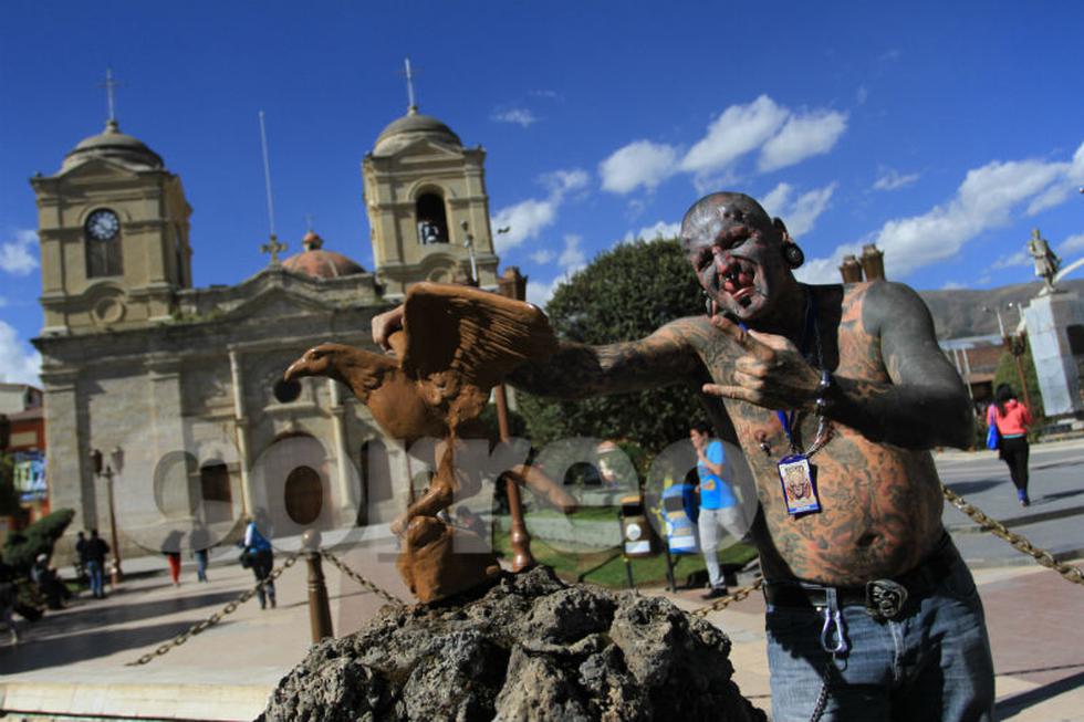 El hombre más tatuado del mundo alborota a Huancayo (FOTOS)