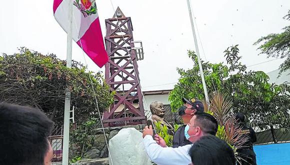 Se realizó el izamiento de banderas, en el parque de la zona y posteriormente la sesión solemne en el auditorio edil Victor Raúl Haya de la Torre.
