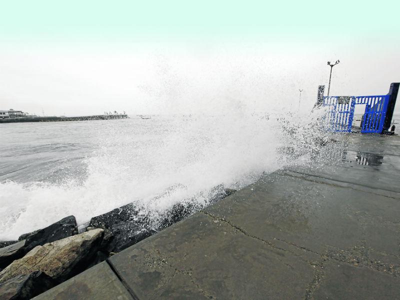 Oleaje anómalo obligó a cerrar 62 de los 107 puertos en el Perú
