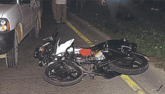 Motociclista muere tras chocar frontalemente contra automóvil