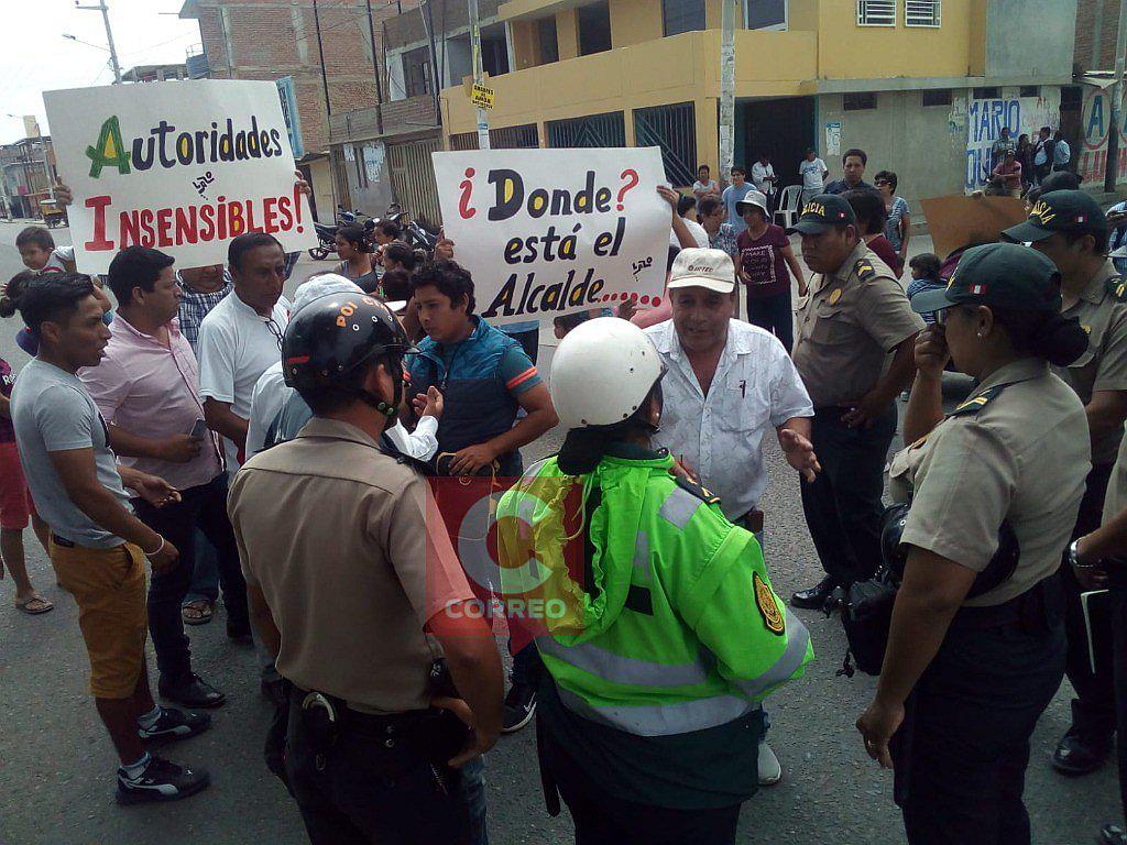 Piura: Vecinos protestan por muerte de anciana en el A.H. 11 de Abril