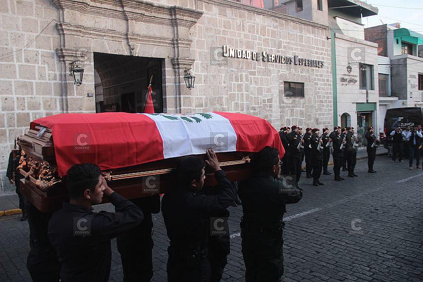 Dan último adiós a policía atropellado por un conductor ebrio en Camaná