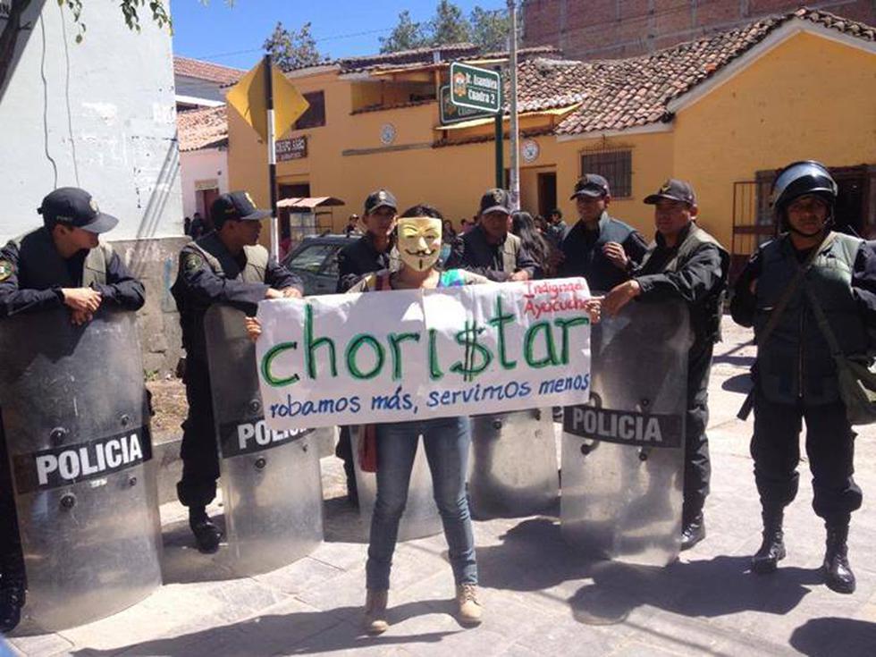 Ayacucho: Jóvenes protestan por pésimo servicio de Telefónica