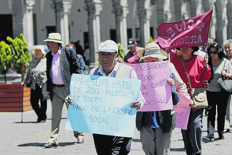 Informe revela que mil 457 docentes fueron afectados por exclusión en deuda social