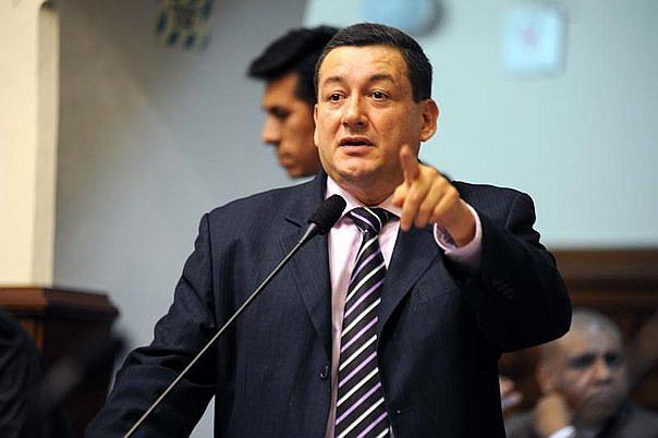 Rolando Reátegui ofrece su respaldo a Luz Salgado