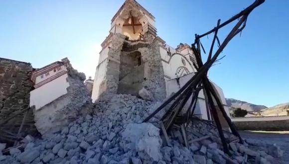 Campanario de la iglesia de Lari terminó entre los escombros (Foto: Difusión)